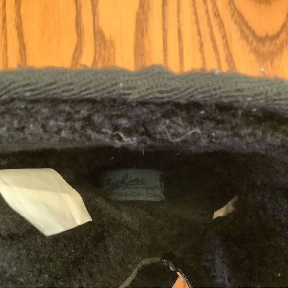 Zodiac Girls toddler Black Winter Books Size 10 faux fur cozy warm - Picture 7 of 7